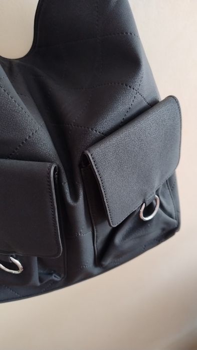 Czarna torebka damska.