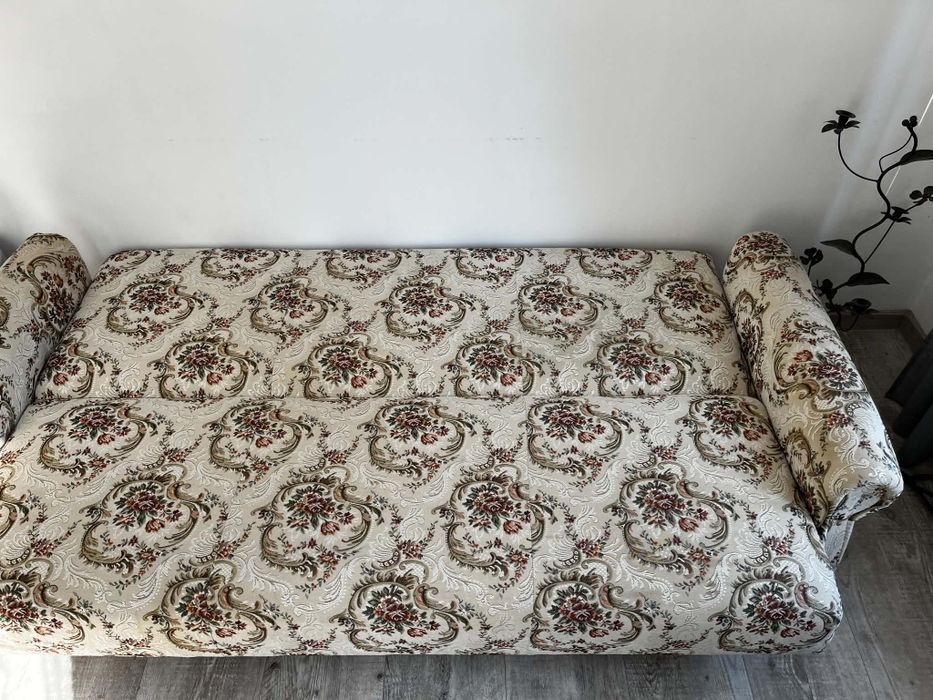 Sofa (Wersalka) z nowym odbiciem.