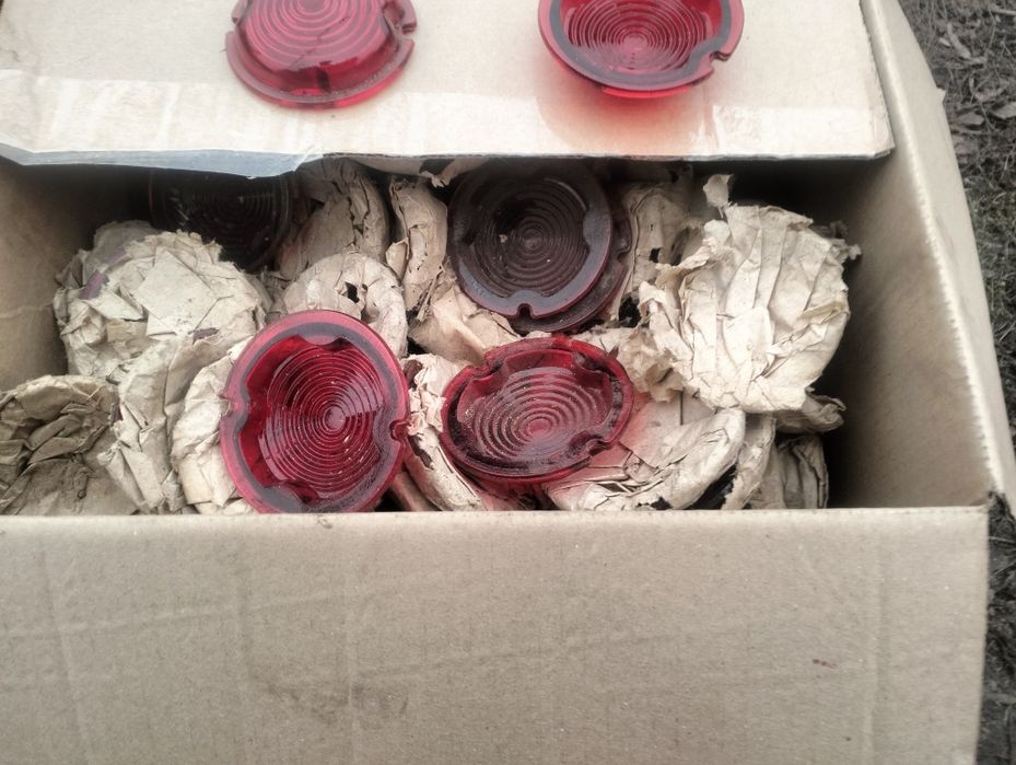 Стекла задніх стовпів.