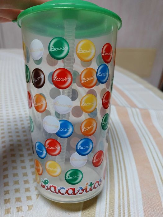 Copo com tampa e palhinha, Lacasitos