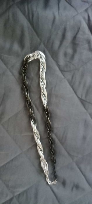 Czarno-biały naszyjnik