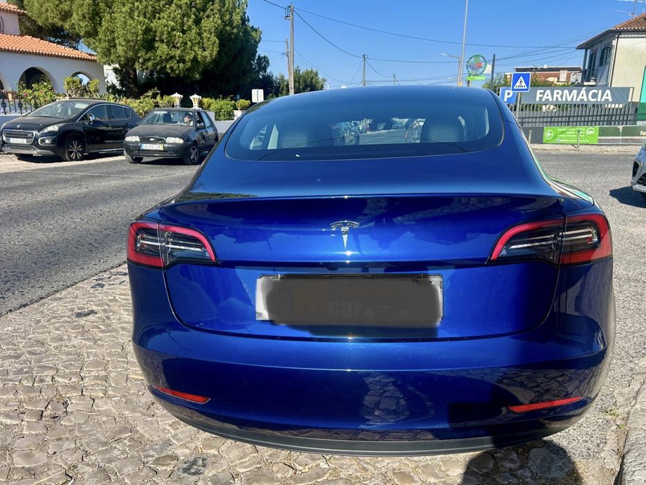 Tesla Model 3 –  2023 -  33700 km
