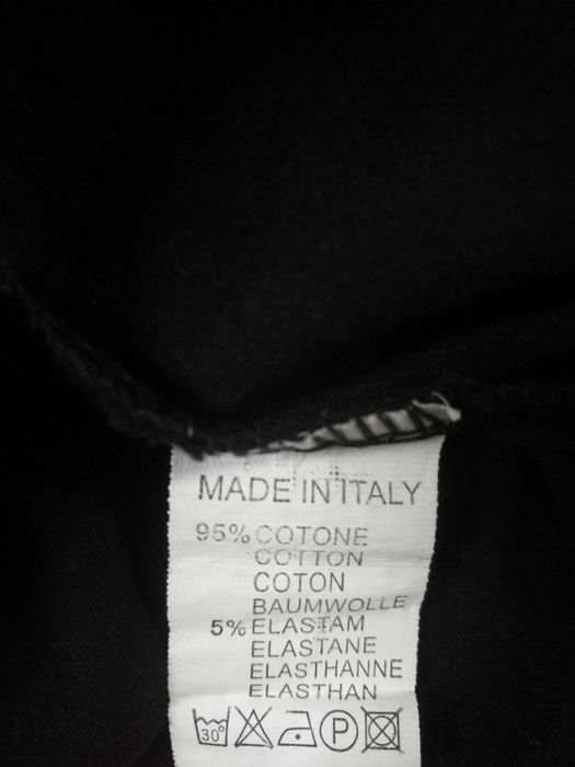 Bluzka z aplikacją ze sztrasowych koralików