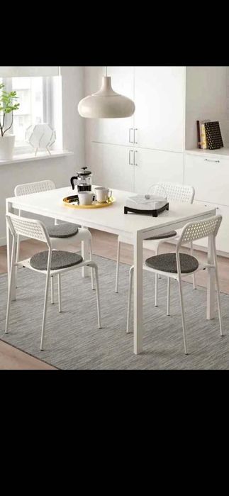 Mesa e 4 cadeiras Ikea