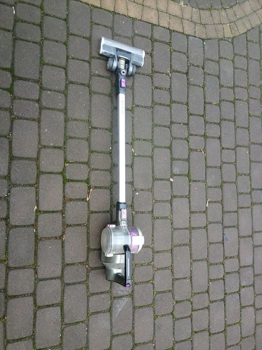 Odkurzacz dirt devil 32v bateria trzyma na czesci do naprawy