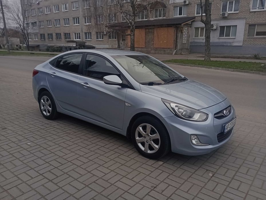 Отличный HYUNDAI Accent 1.4 газ/бензин 2012 года