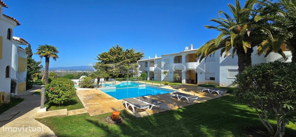 Algarve, Carvoeiro para venda, apartamento T2 com piscina e jardim,  p — Estômbar E Parchal, Faro