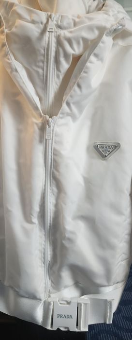 Біла Куртка     prada