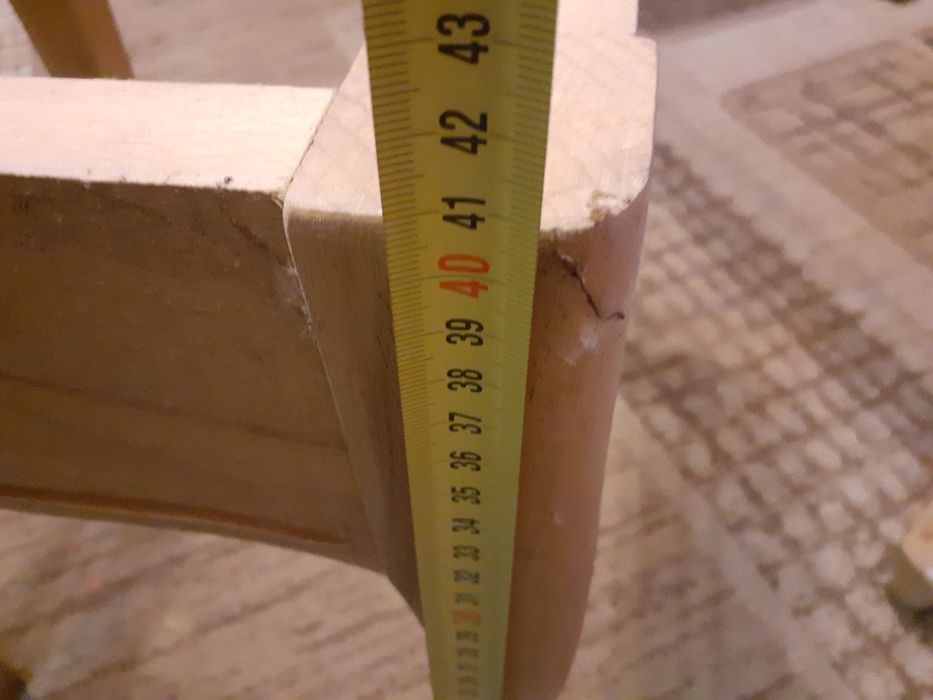 Столик з пуфіками