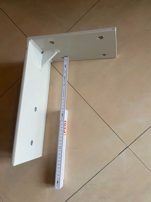 Uchwyty stalowe do montażu słupów drewnianych altany ogrodowej