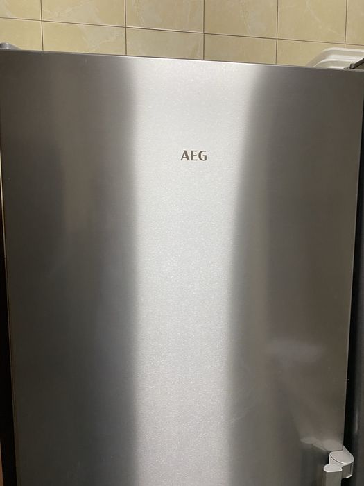 Arca Vertical AEG OAG7M281DX (No Frost - 186 cm - 278 L - Inox