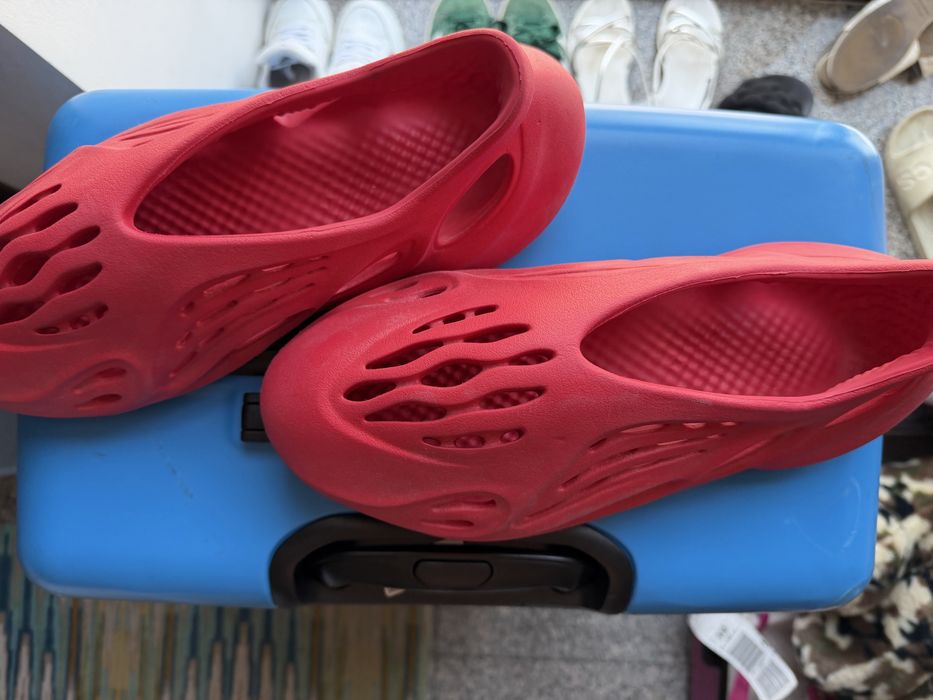 Yeezy foam runner red