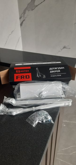 Дотягувач дверей FRD B5W EN5 (до 120кг/1250мм,  білий)