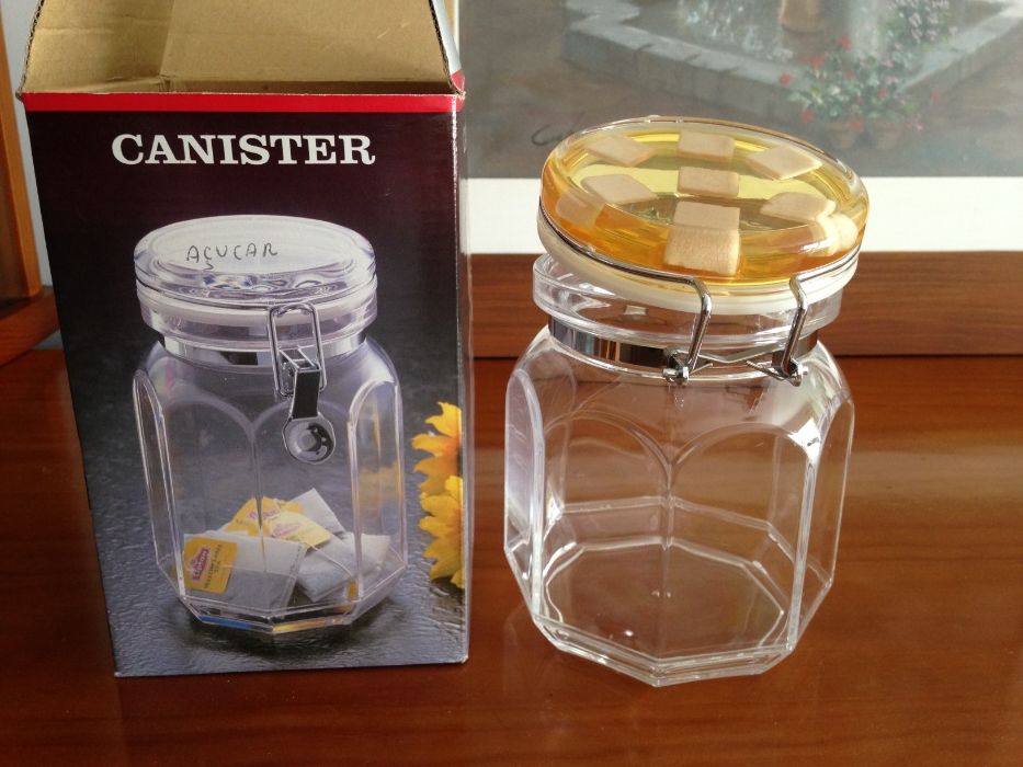 saleiro, chávenas, pote, etc...