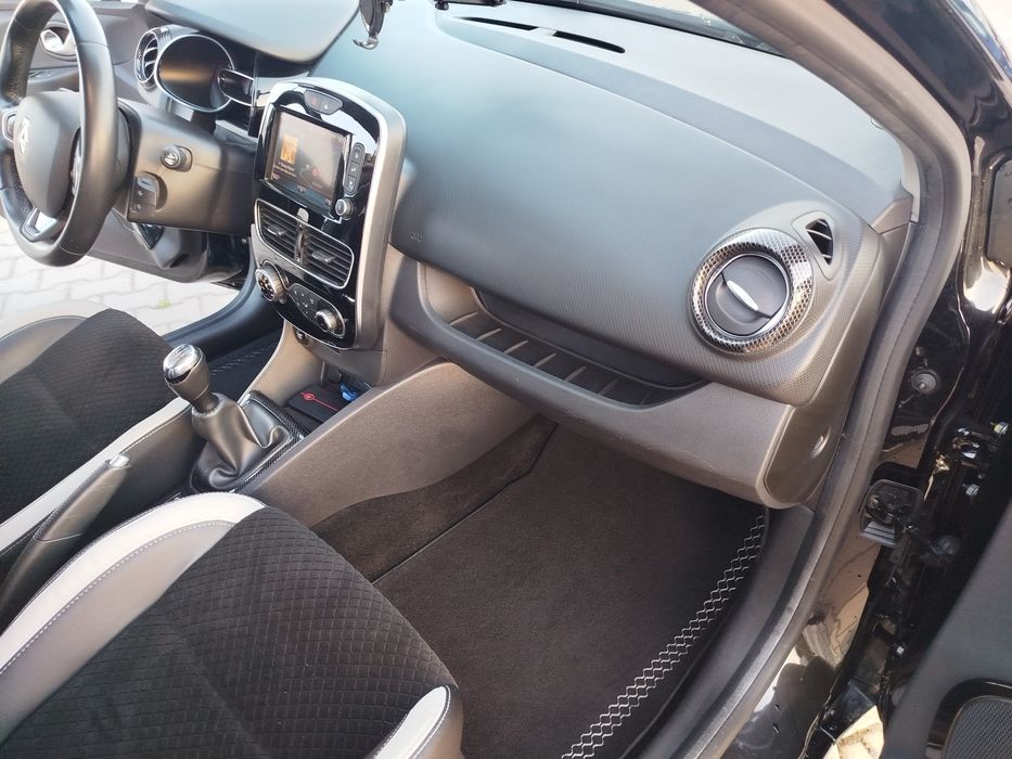 Renault Clio Sport Tourer BOSE edition - ler texto