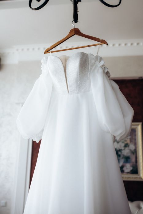 Продам весільну сукню