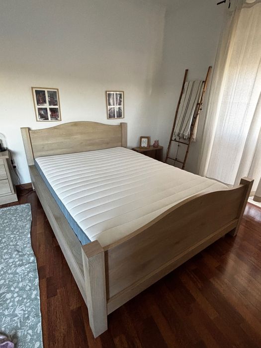 Cama casal Madeira + mesa cabeceira
