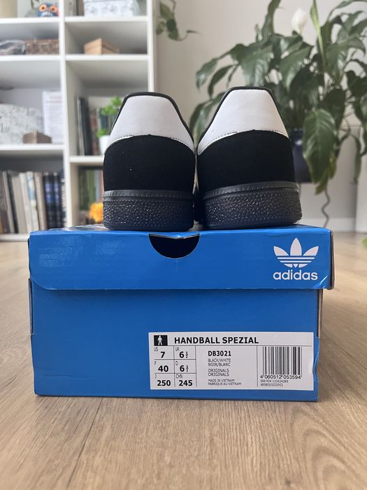 Adidas spezial.