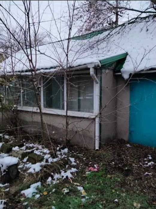 Нежитлова будівля 100,7 кв.м. (гараж Б,В, вбиральня Г, споруди №1-5)