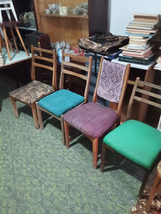 Стул. Скамейки. Стол. Мойка.