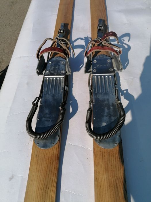 Stare narty zabytkowe