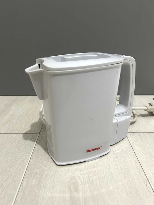 Mini czajnik elektryczny