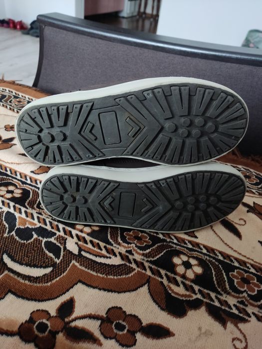 Продаю черевички, ботинки, кросовки