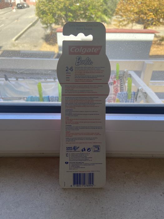 Escova de dentes da colhate de crianca