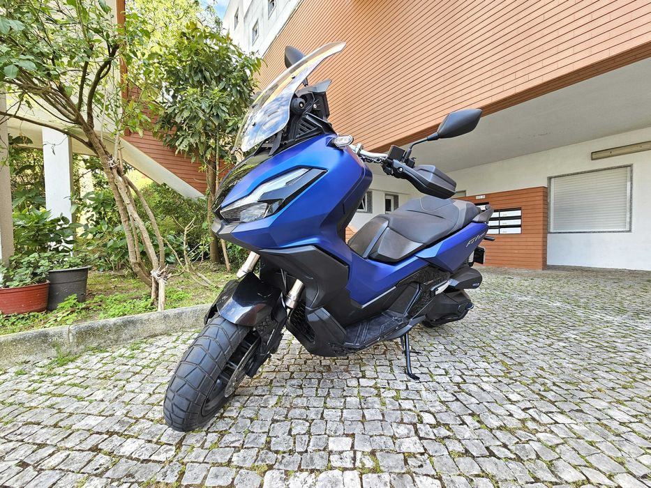 Honda ADV 350 de 2024 com apenas 10.600 kms e com garantia da marca
