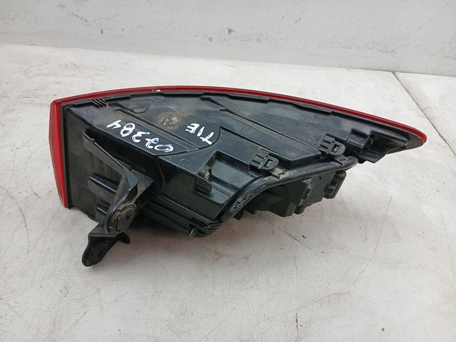 Farolim esquerdo AUDI A4 Avant (8W5, 8WD, B9)