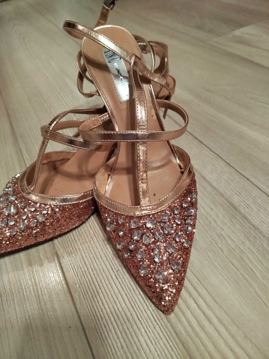 Buty damskie złote na obcasie używane, rozmiar 37,5