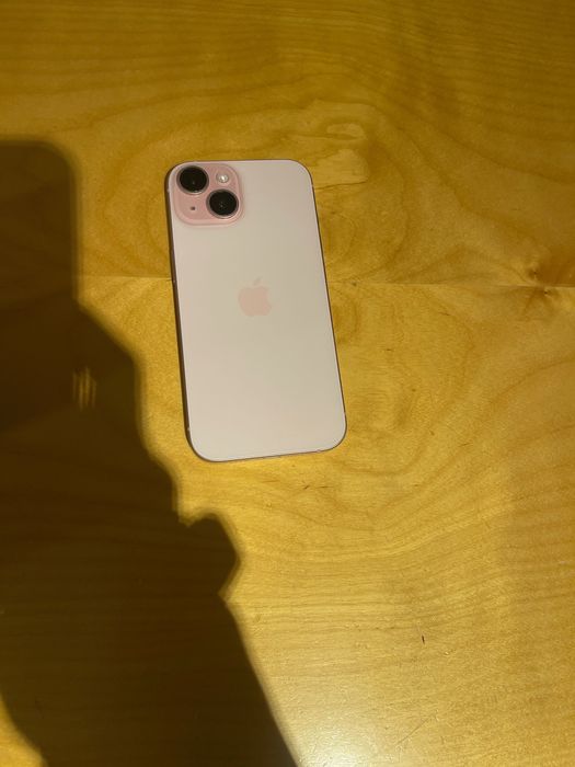 iPhone 15  rosa .
