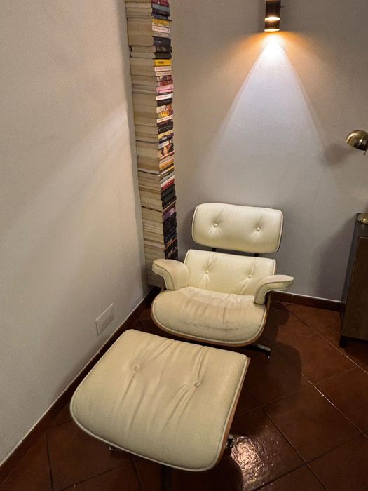 Cadeirão Eames beje