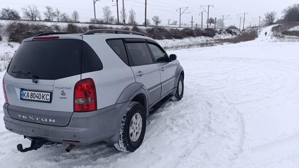 Продам SsangYong rexton на автомате 2,7 дизель