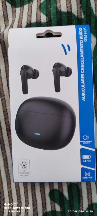 Auriculares wireless com cancelamento de ruído