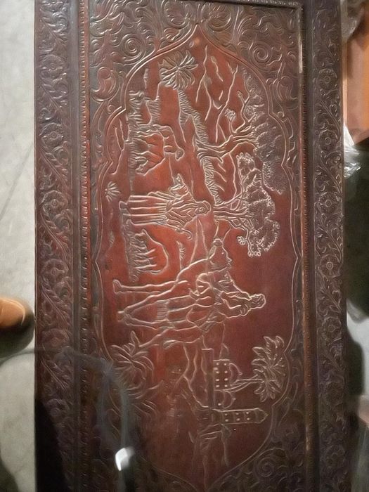 arca madeira entalhada