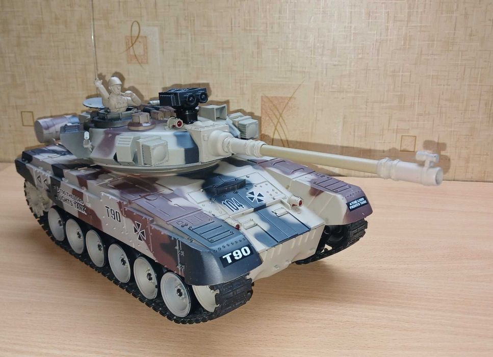 Танк на радиоуправлении стреляющий T-90  1:20