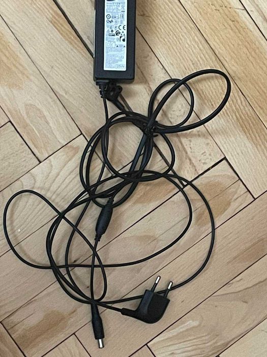 Монітор 24'' С24F390FHI розбитий екран по центру+кабеля