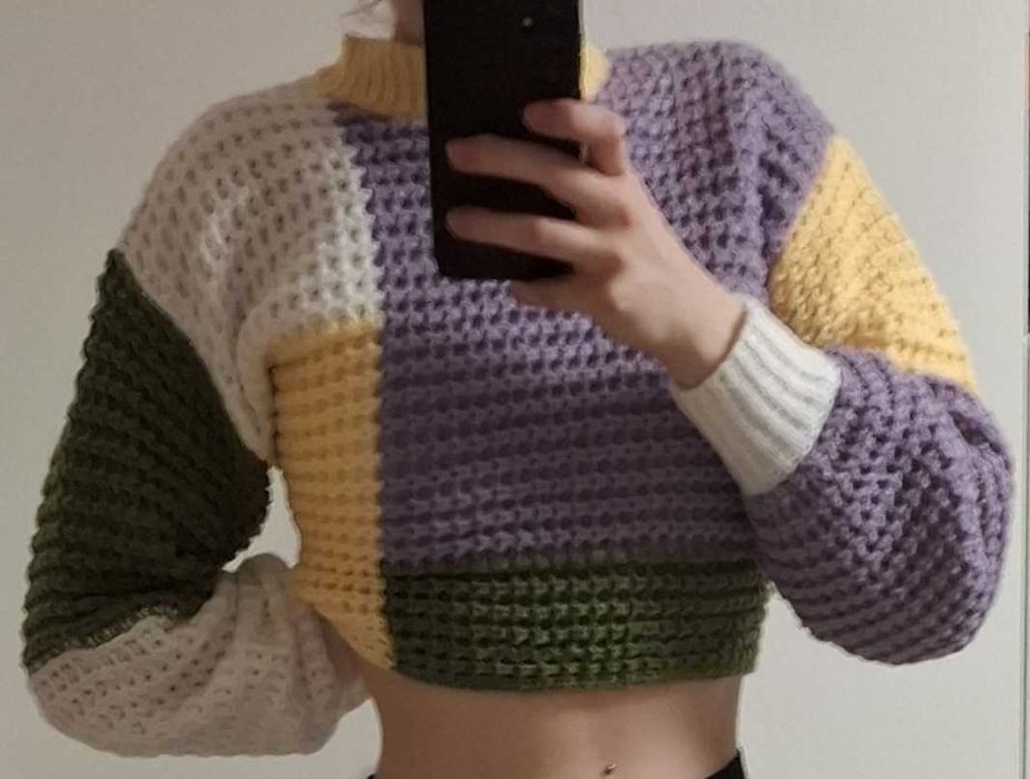 Kolorowy sweter krótki