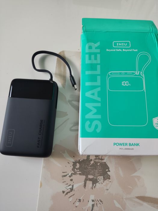 Power bank Iniu 20000mAh szybko ładuje z latarka