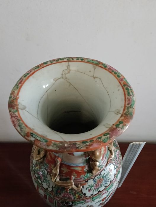 Antiga jarra asiática do século XIX