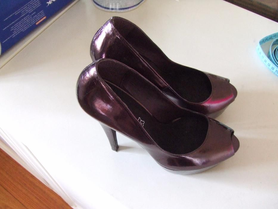 Sapatos altos de festa tam. 39 praticamente novos