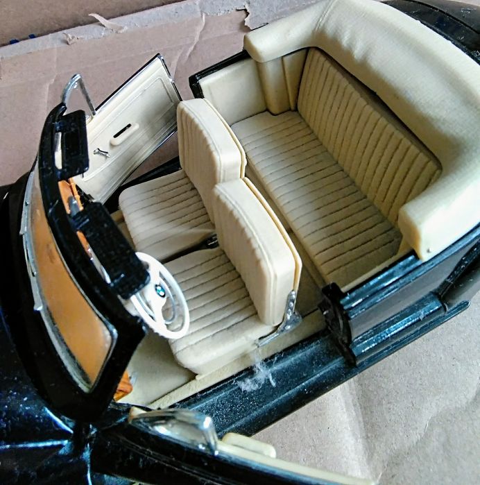 Колекційна моделька авто . BMW 502 (1955)  1/18