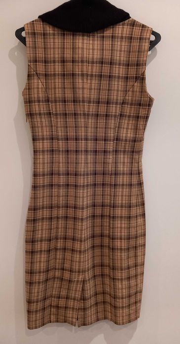 Vestido com gola