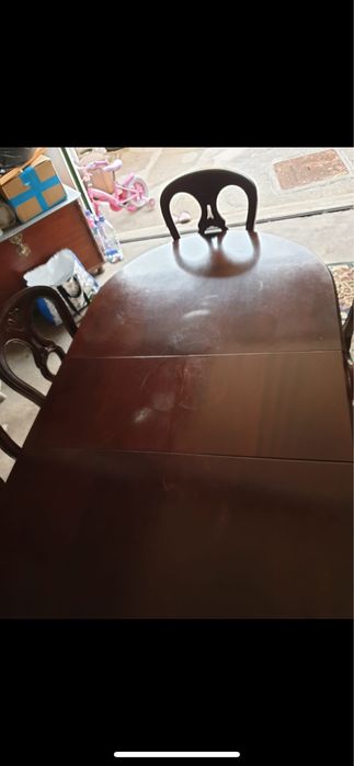 mesa de jantar com cadeiras