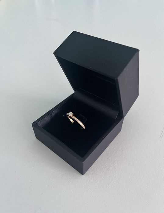 Anel de noivado ouro 19.2KT cravejado a diamantes com certificado