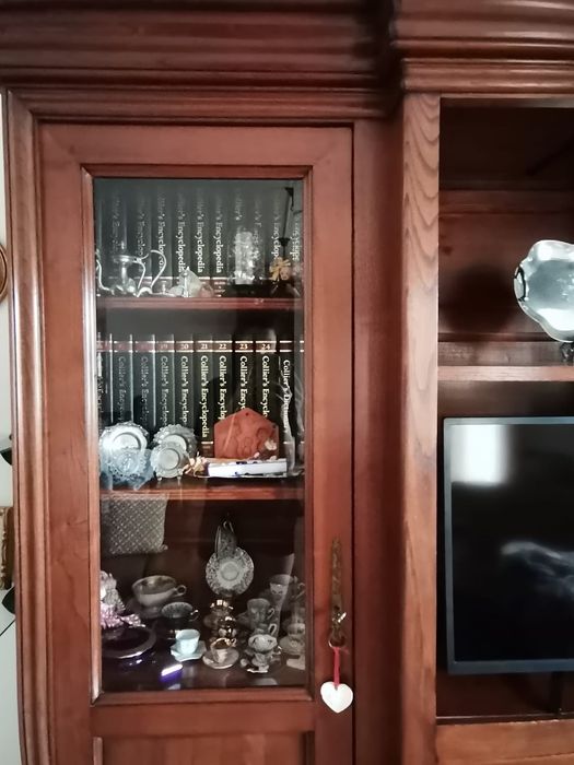 Móvel de Sala com Portas e Gaveta