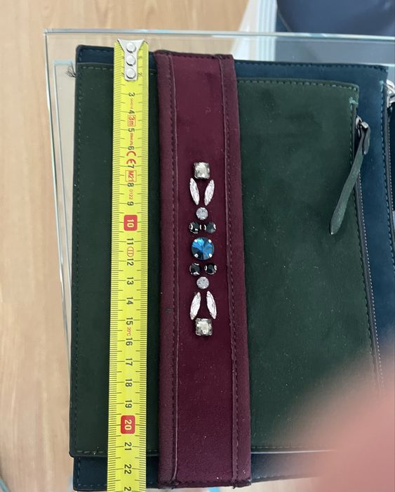 Clutch com pedras em 2 tons de verde