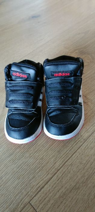 Buty chłopięce adidas 25
