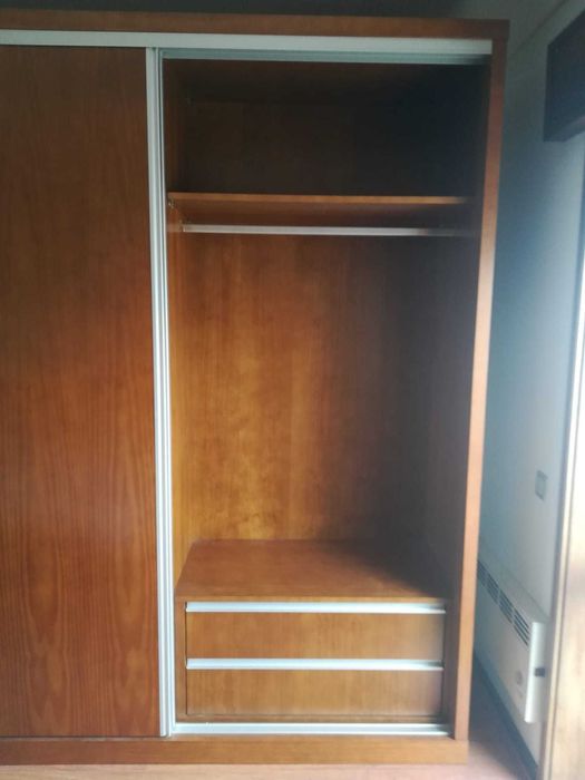 Roupeiro 2 Portas Deslizantes (Madeira Maciça)